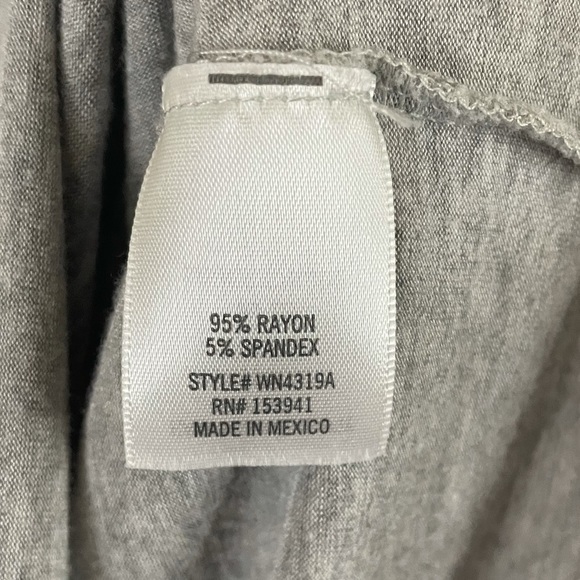 Alya Wife Mom Boss gray tiered sleeve top Size Small - Picture 6 of 7